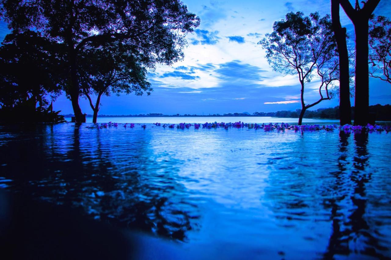 The Lake Forest Hotel Anuradhapura Exterior photo