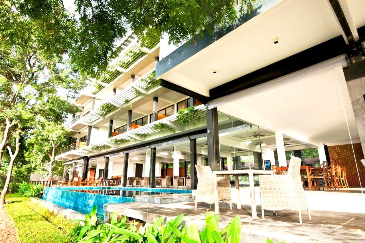 The Lake Forest Hotel Anuradhapura Exterior photo